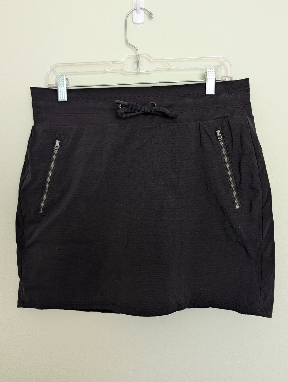 Athleta Trekkie North Skort Skirt Black Size 8 Hiking Travel Zip Pockets